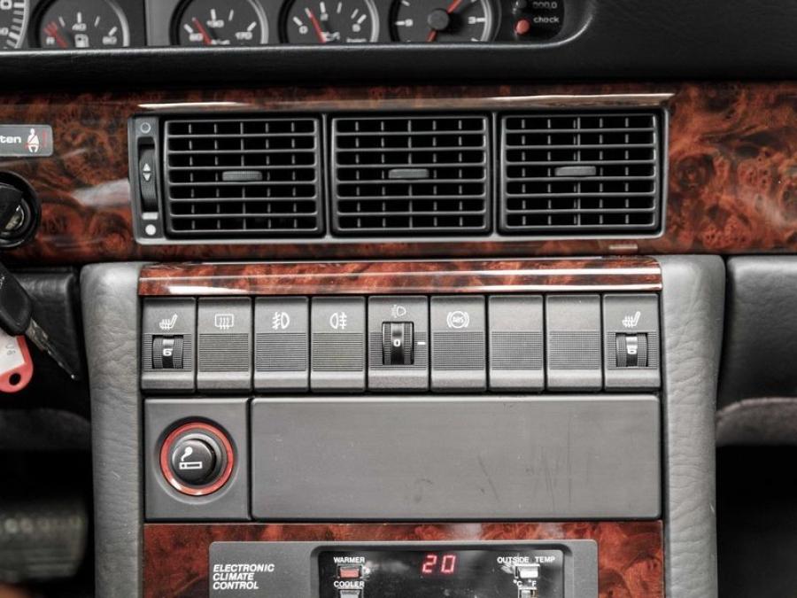 Детали интерьера Audi V8 1990 года  (EU) (фото 58 из 84)